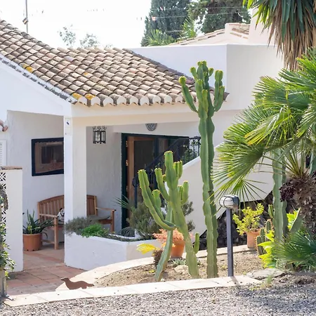 Con Maravillosas Vistas Y Jardines