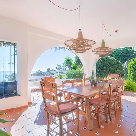Con Maravillosas Vistas Y Jardines Villa Benalmádena