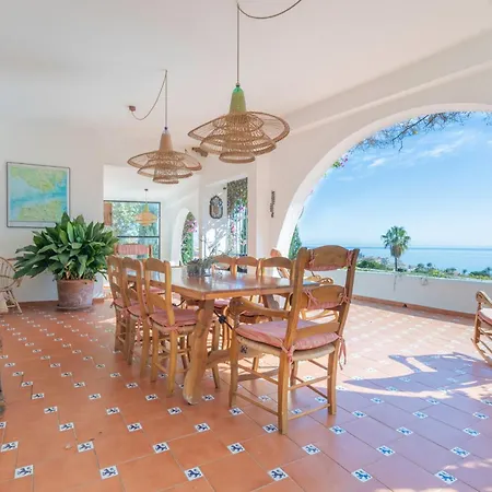Con Maravillosas Vistas Y Jardines Benalmadena